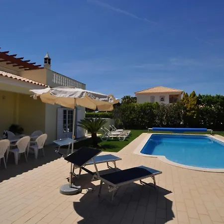 Villa Sleeps 6 With Pool Air Con And Wifi Vilamoura