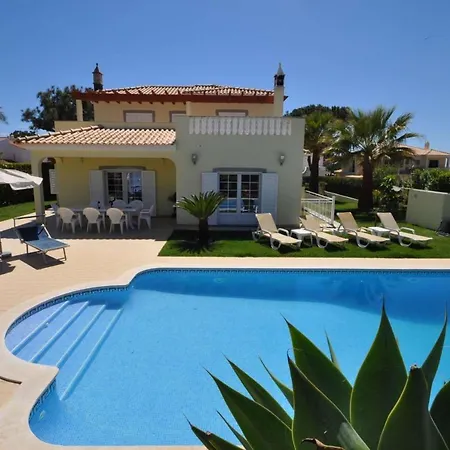 Sleeps 6 With Pool Air Con And Wifi Villa