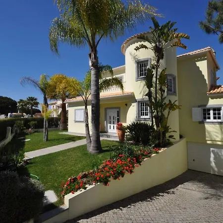 Villa Sleeps 6 With Pool Air Con And Wifi