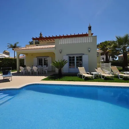 Villa Sleeps 6 With Pool Air Con And Wifi *