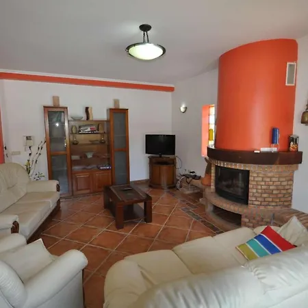 Villa Sleeps 6 With Pool Air Con And Wifi Vilamoura