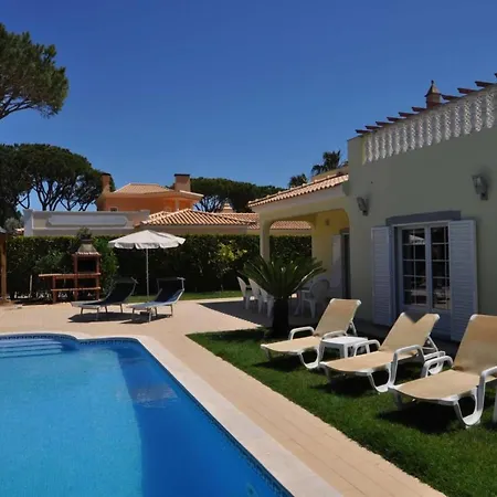 Villa Sleeps 6 With Pool Air Con And Wifi *