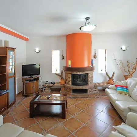 Villa Sleeps 6 With Pool Air Con And Wifi *